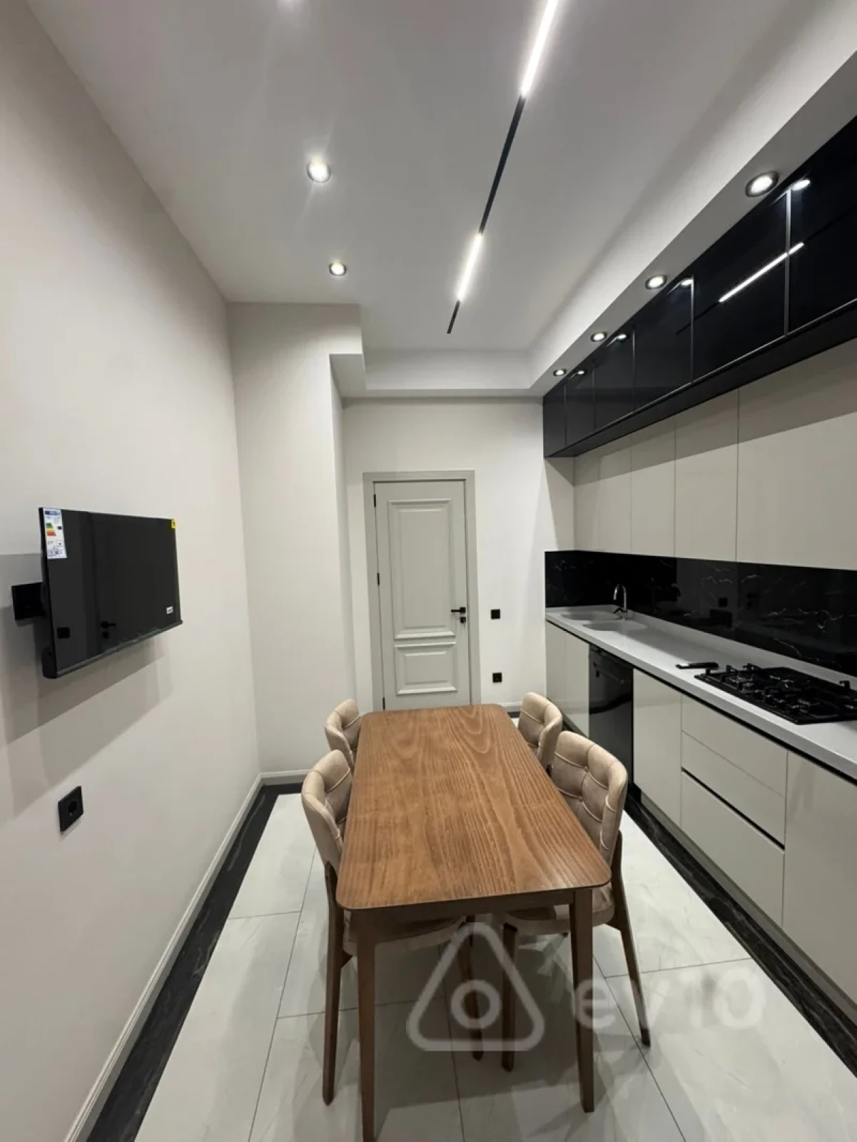 Kirayə verilir 3 otaqlı yeni tikili 130 m²