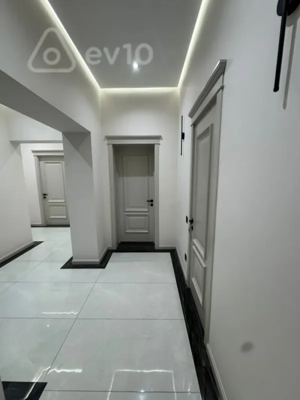 Kirayə verilir 3 otaqlı yeni tikili 130 m²