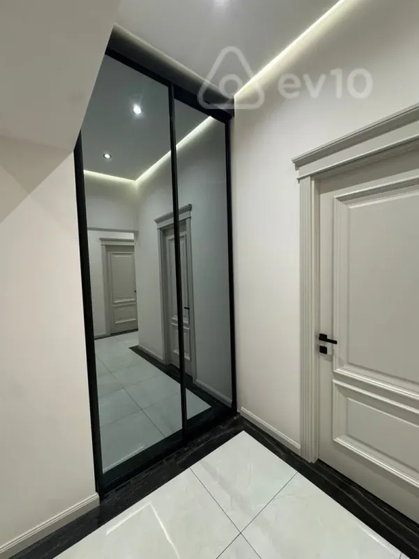 Kirayə verilir 3 otaqlı yeni tikili 130 m²