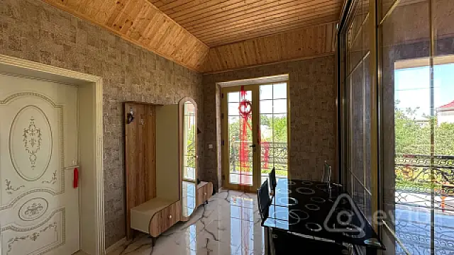 Satılır 5 otaqlı həyət evi 224 m²