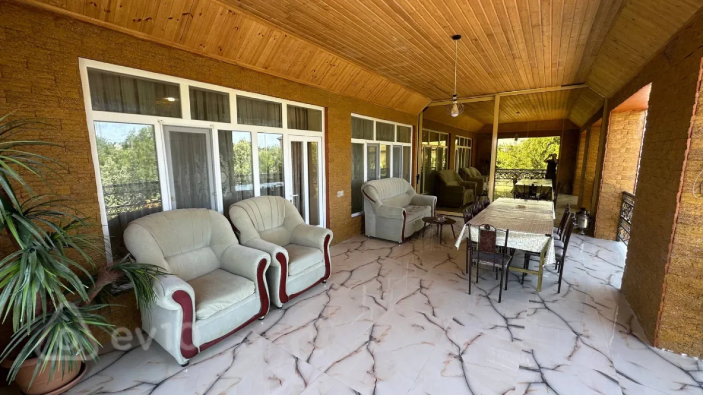 Satılır 5 otaqlı həyət evi 224 m²