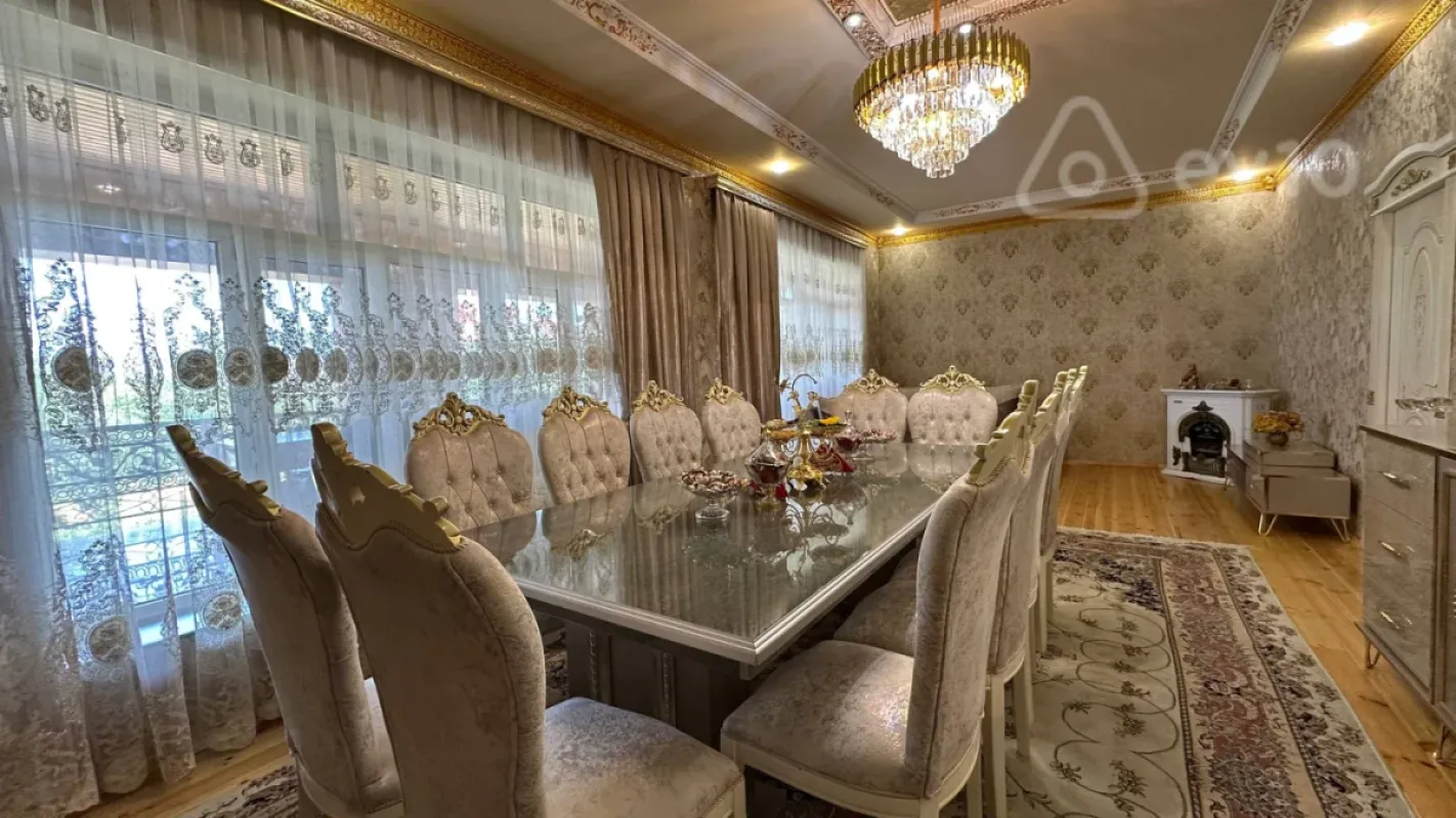 Satılır 5 otaqlı həyət evi 224 m²