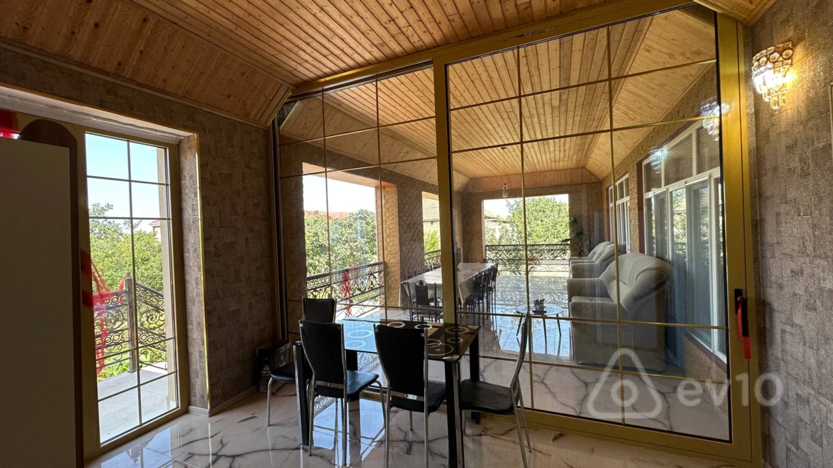 Satılır 5 otaqlı həyət evi 224 m²