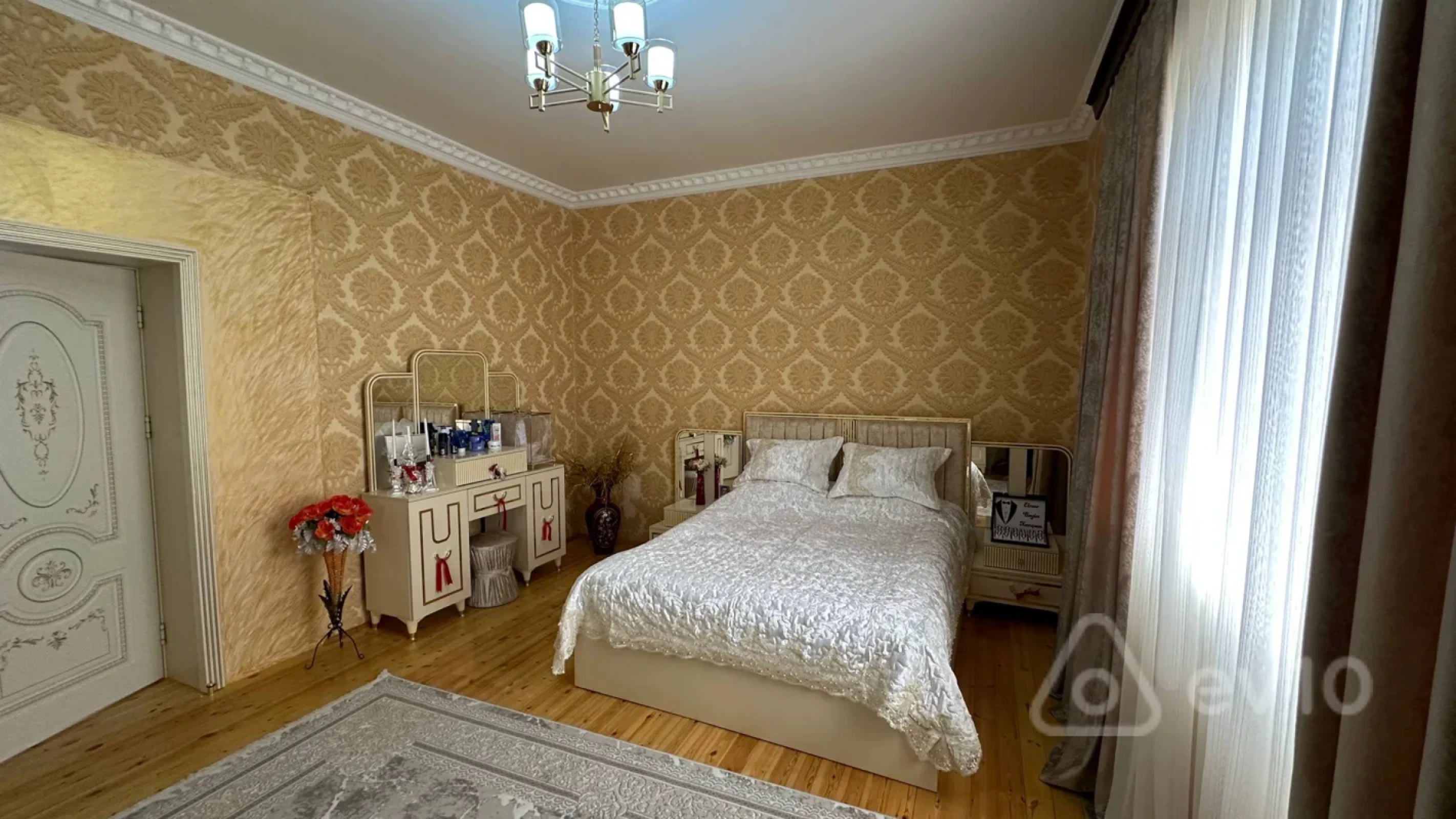 Satılır 5 otaqlı həyət evi 224 m²