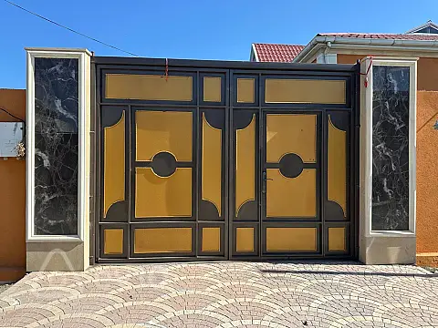 Satılır 5 otaqlı həyət evi 224 m²