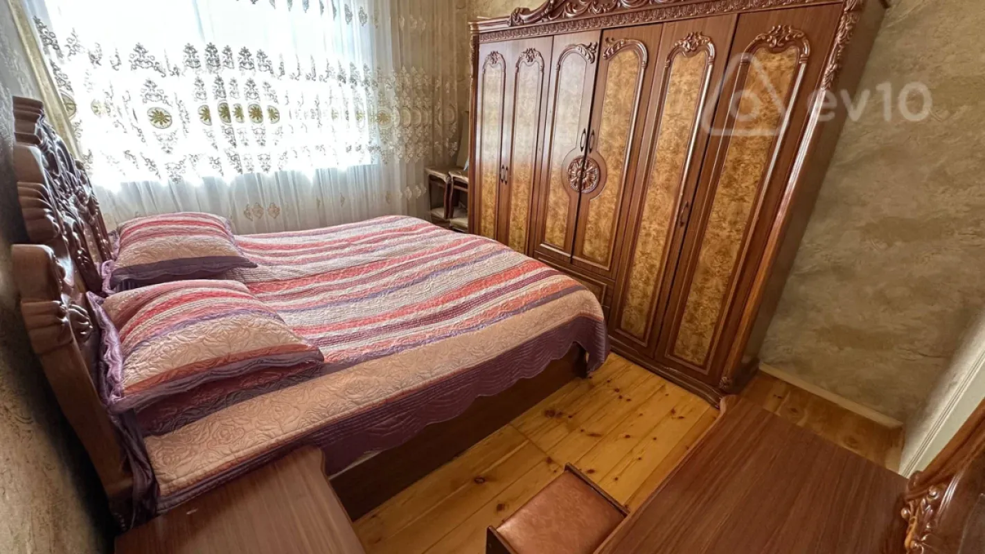 Satılır 5 otaqlı həyət evi 224 m²