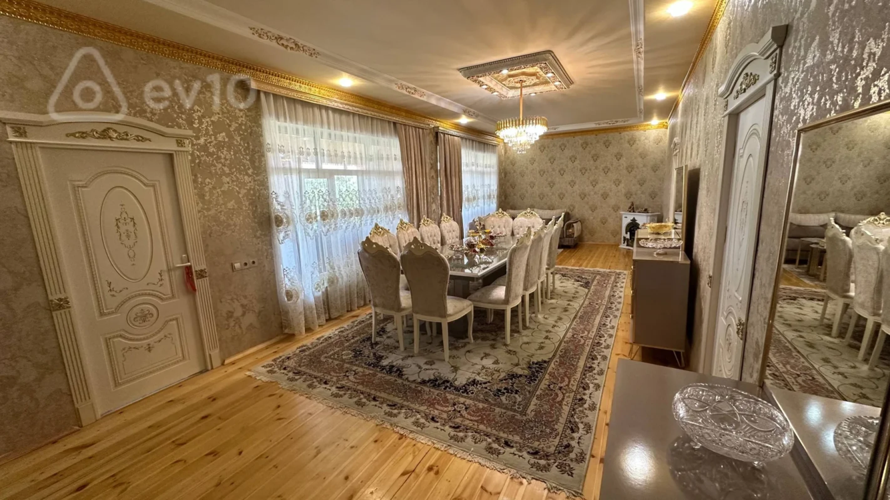 Satılır 5 otaqlı həyət evi 224 m²
