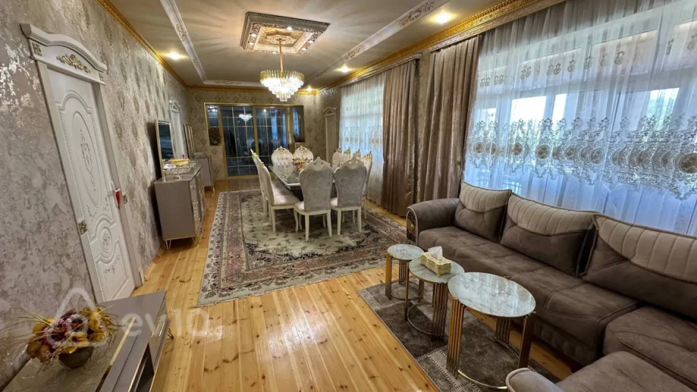 Satılır 5 otaqlı həyət evi 224 m²