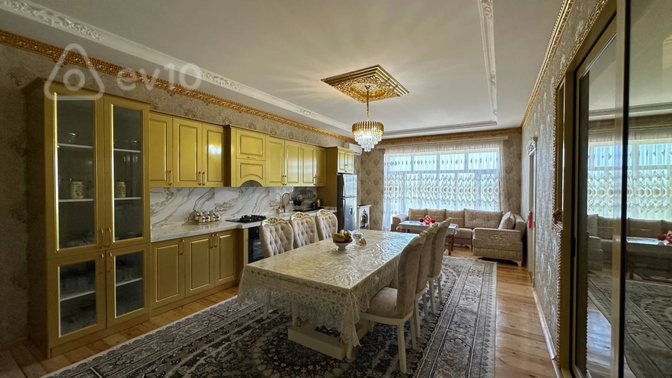 Satılır 5 otaqlı həyət evi 224 m²