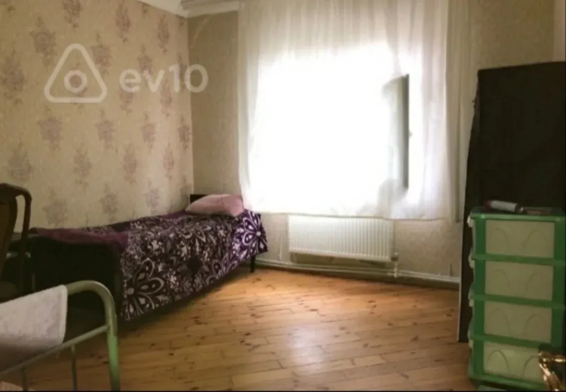 Kirayə verilir 1 otaqlı köhnə tikili 110 m²