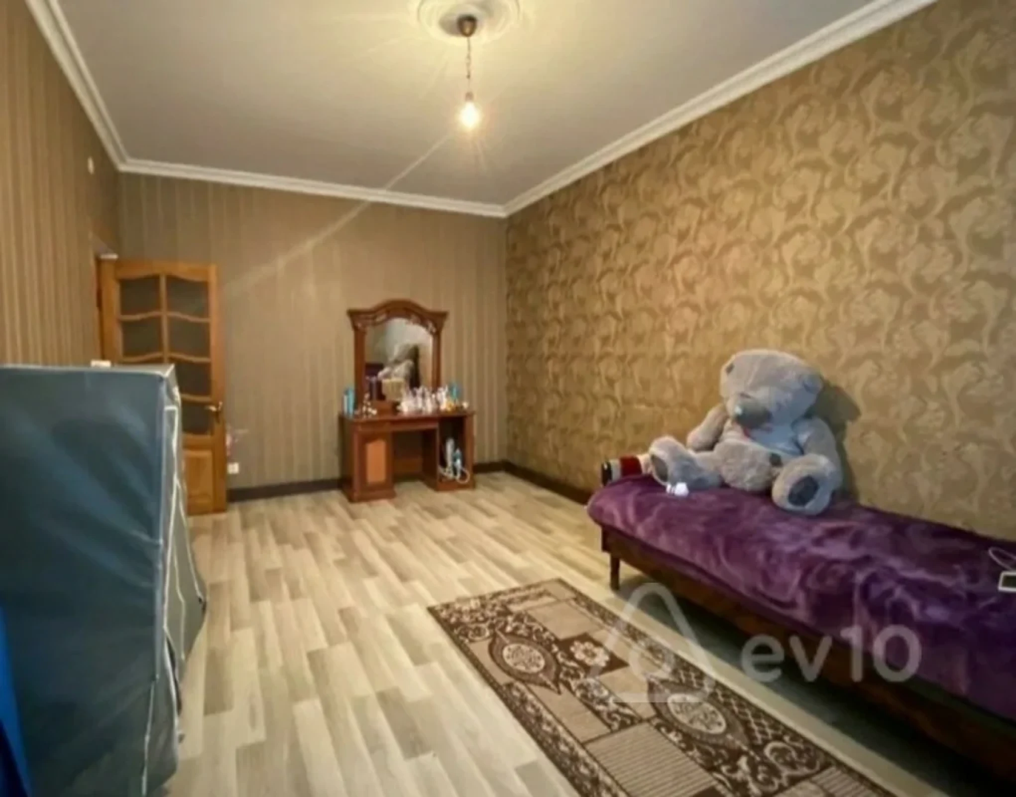 Kirayə verilir 1 otaqlı köhnə tikili 110 m²