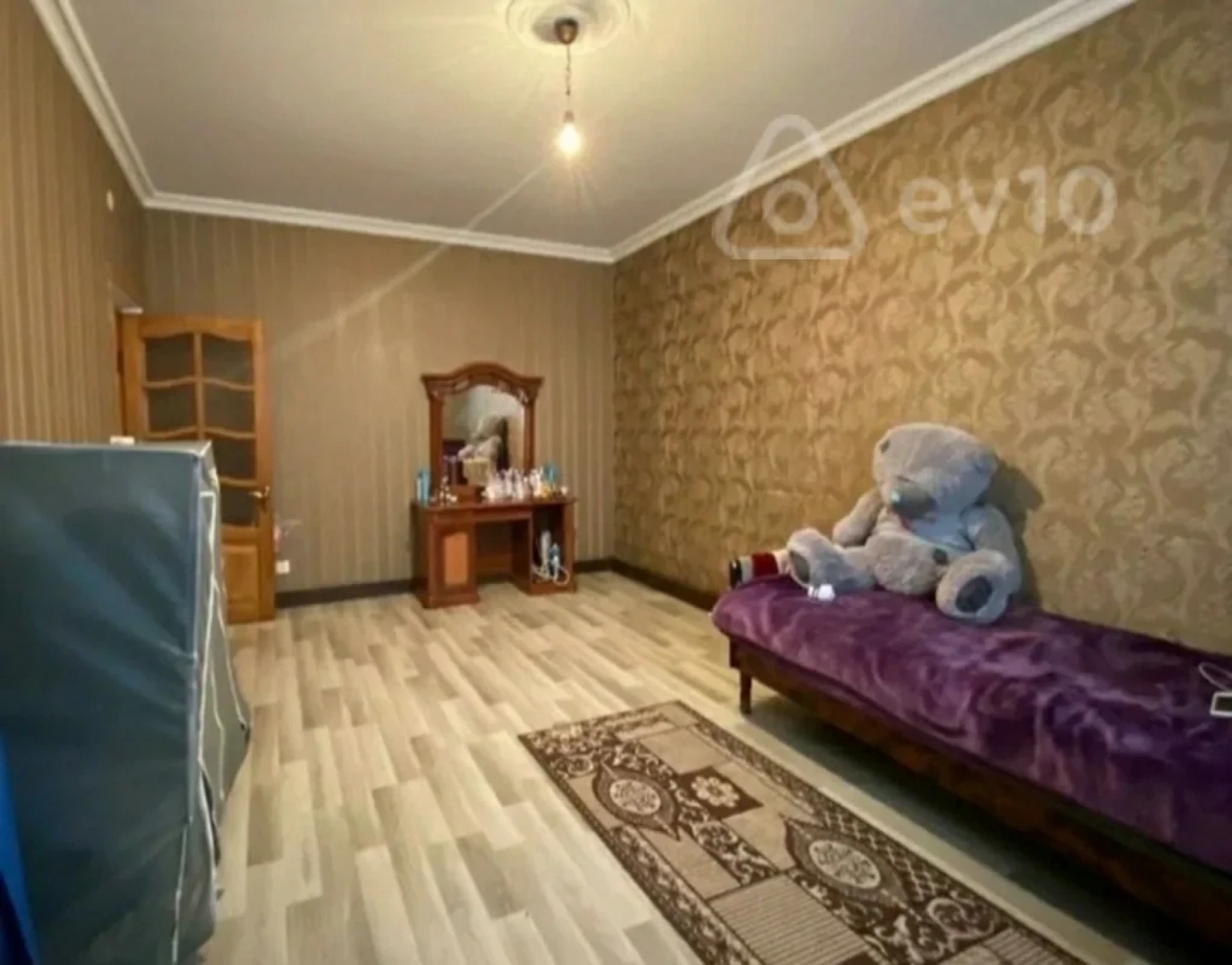 Kirayə verilir 1 otaqlı köhnə tikili 110 m²