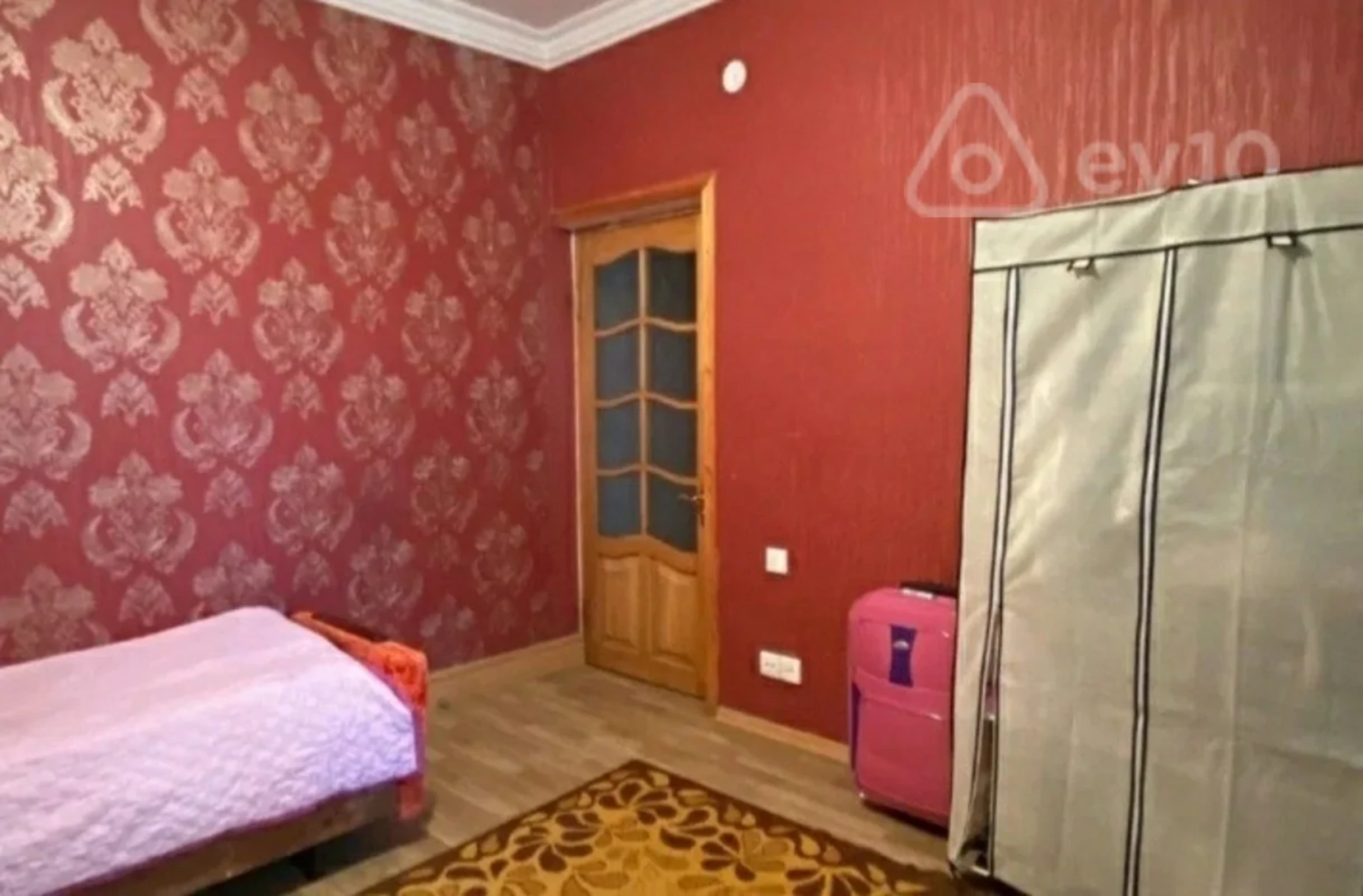 Kirayə verilir 1 otaqlı köhnə tikili 110 m²