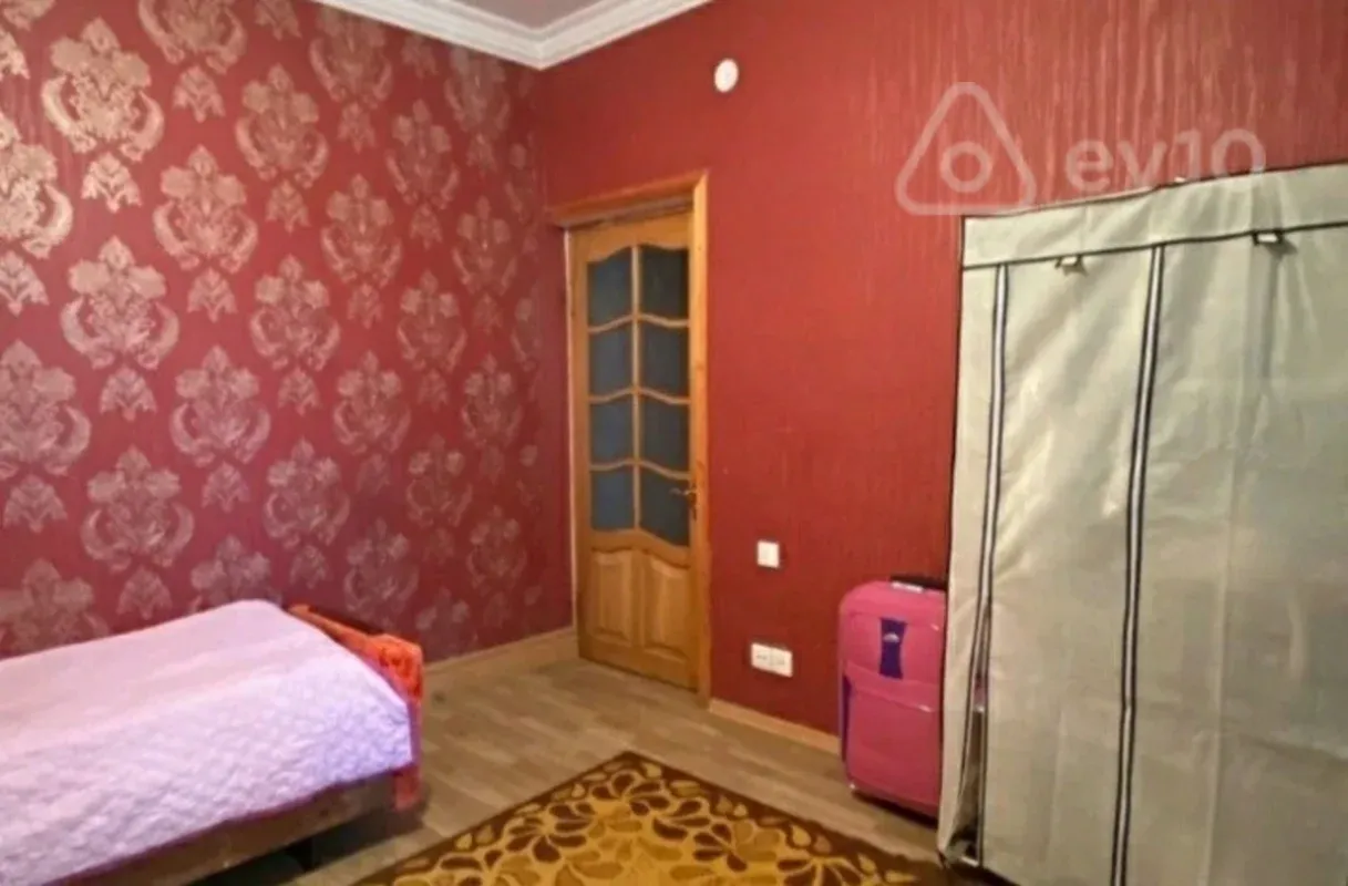 Kirayə verilir 1 otaqlı köhnə tikili 110 m²