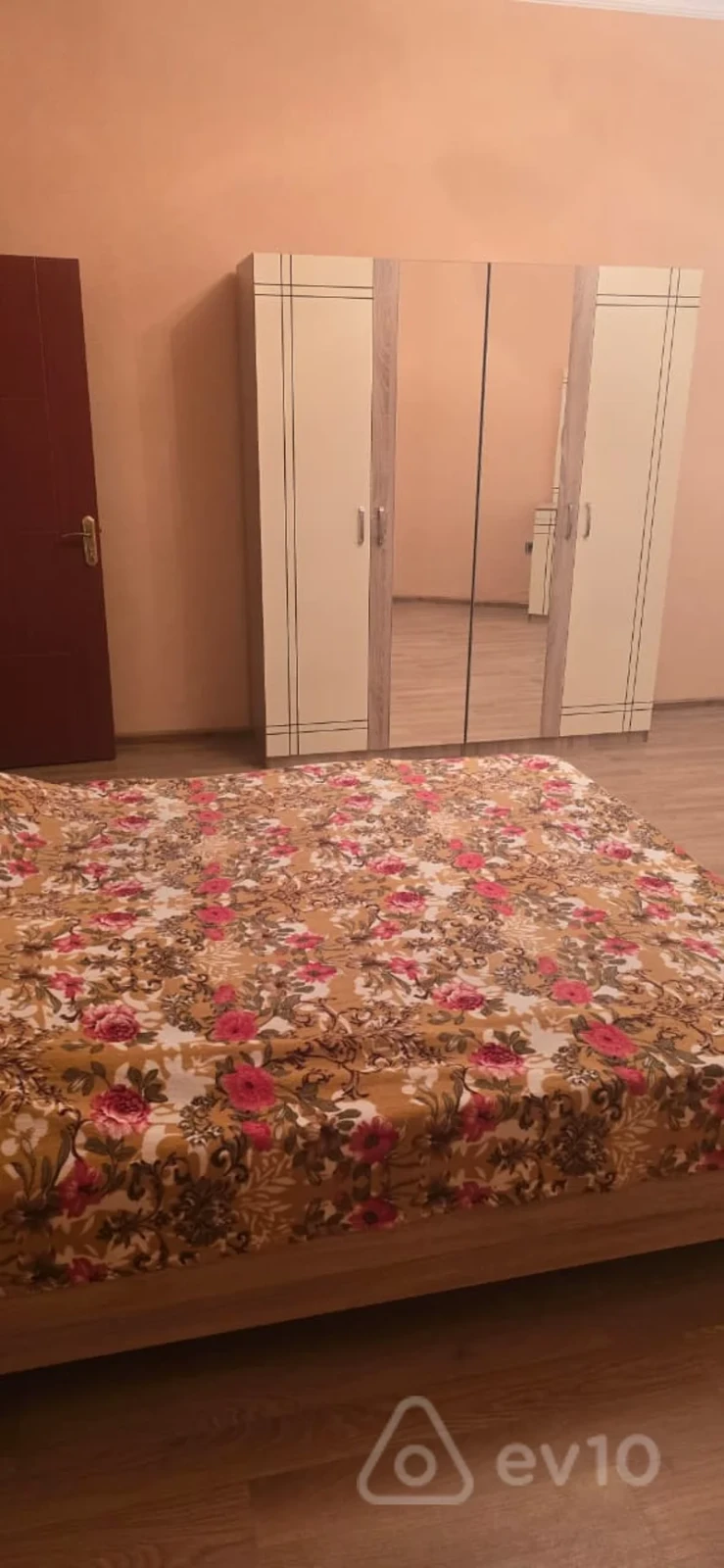 Kirayə verilir 3 otaqlı yeni tikili 140 m²