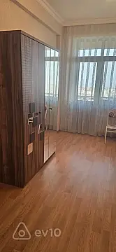 Kirayə verilir 3 otaqlı yeni tikili 140 m²