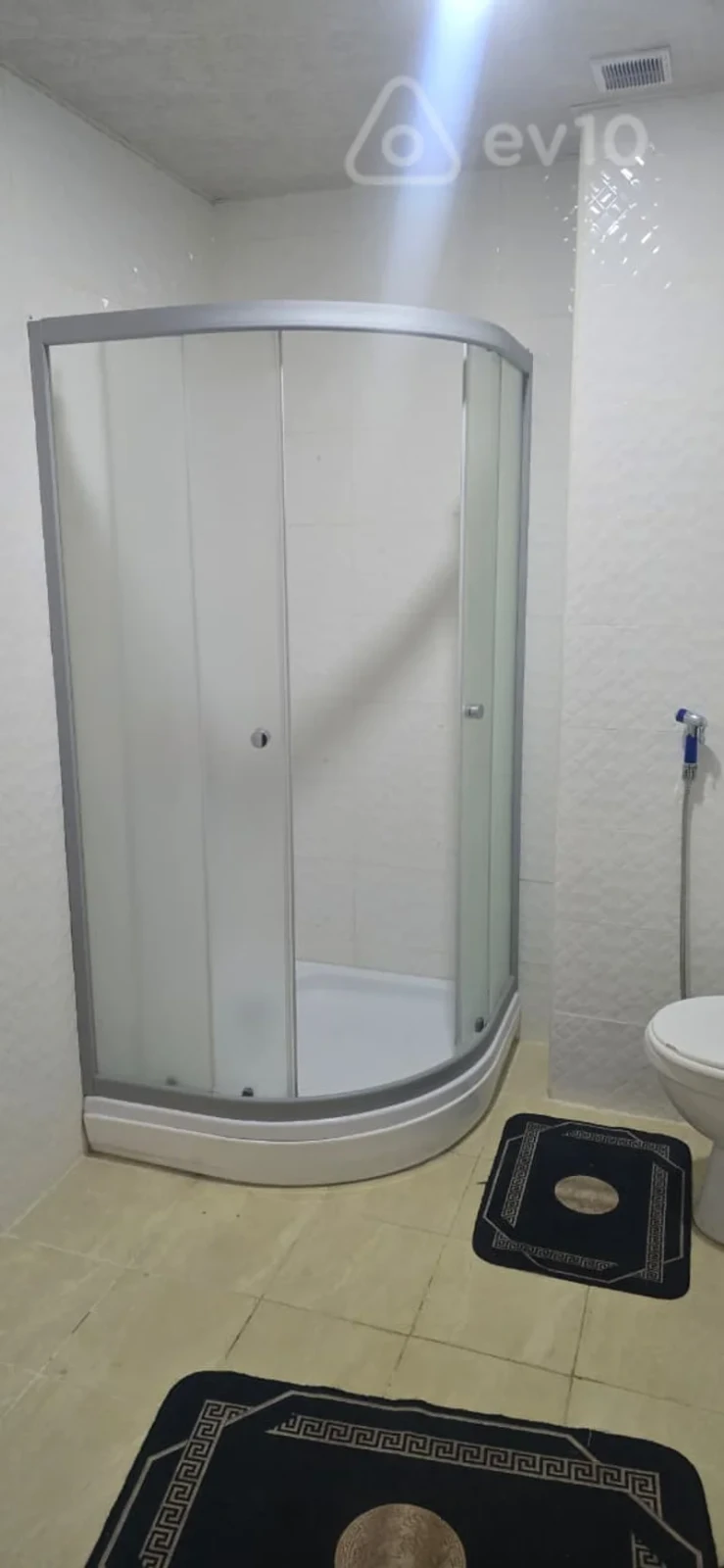 Kirayə verilir 3 otaqlı yeni tikili 140 m²