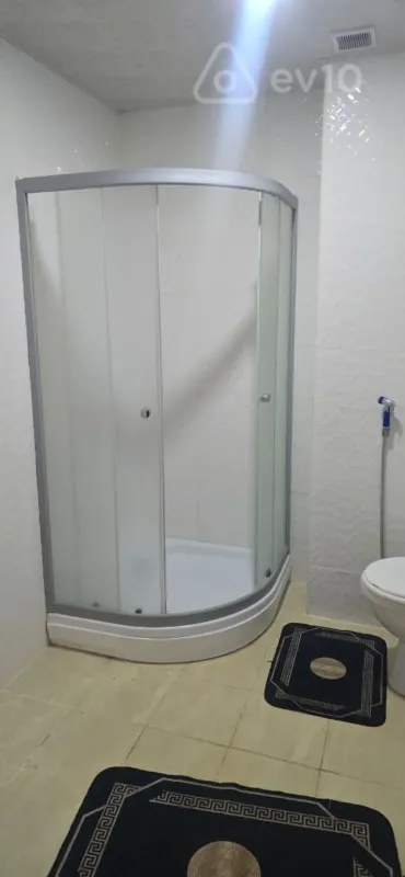 Kirayə verilir 3 otaqlı yeni tikili 140 m²