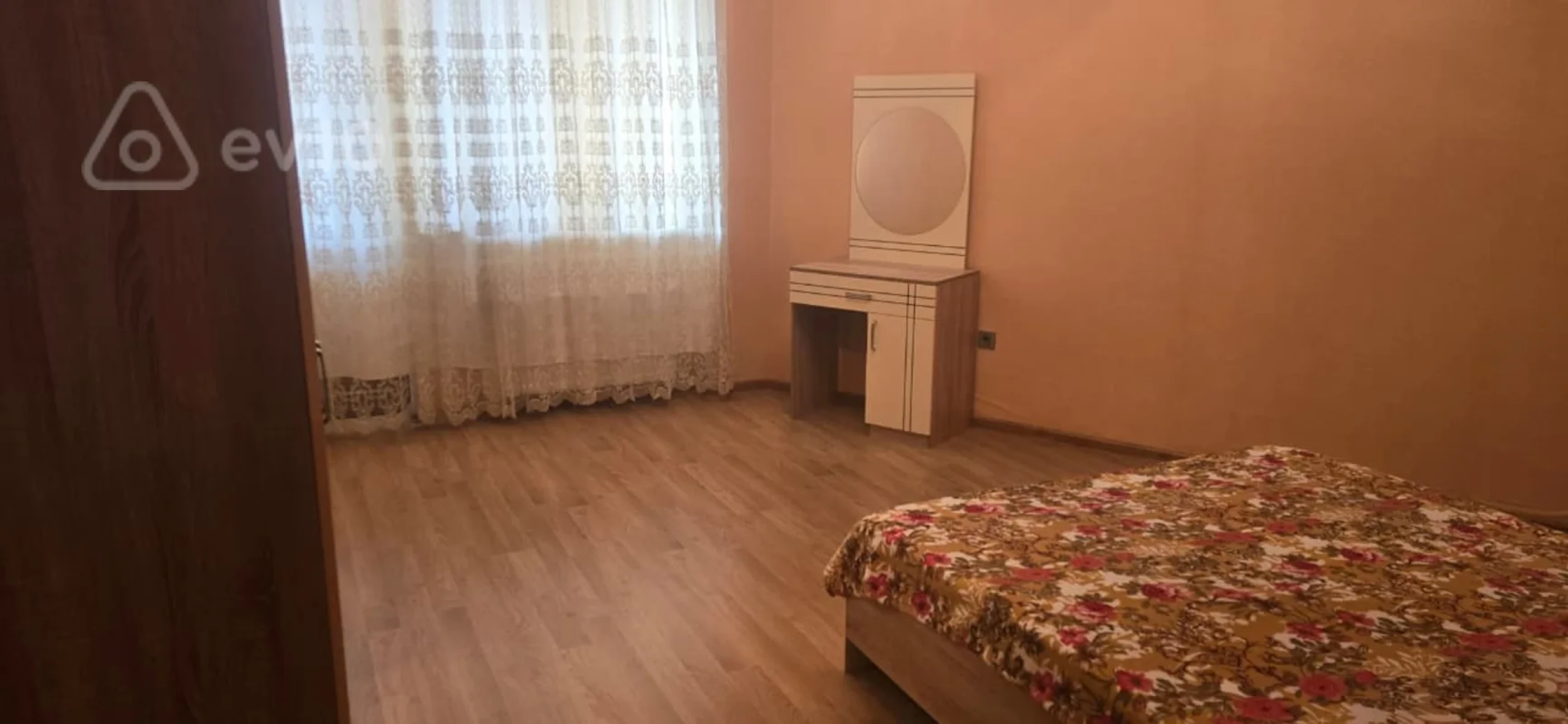 Kirayə verilir 3 otaqlı yeni tikili 140 m²