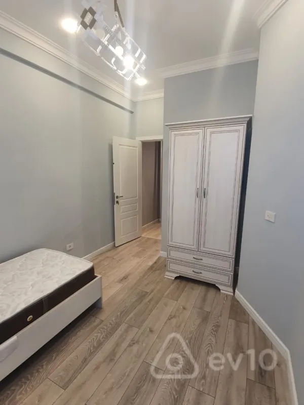 Kirayə verilir 3 otaqlı yeni tikili 102 m²