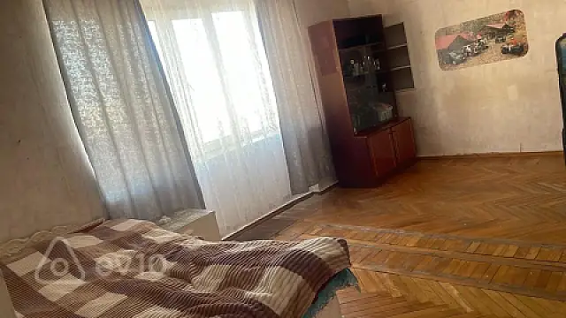 Kirayə verilir 2 otaqlı köhnə tikili 65 m²