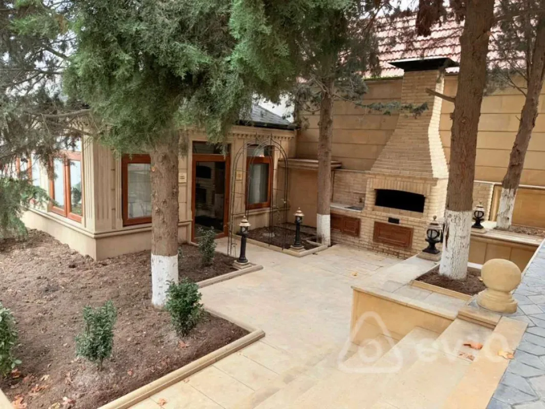 Satılır 4 otaqlı həyət evi 381 m²