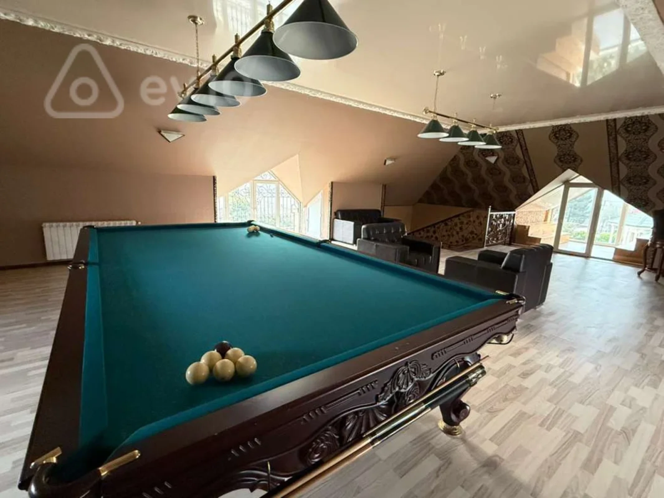 Satılır 4 otaqlı həyət evi 381 m²