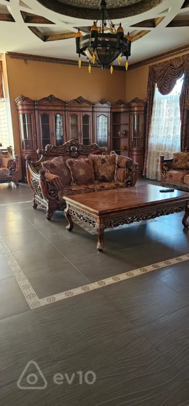 Satılır 4 otaqlı həyət evi 381 m²