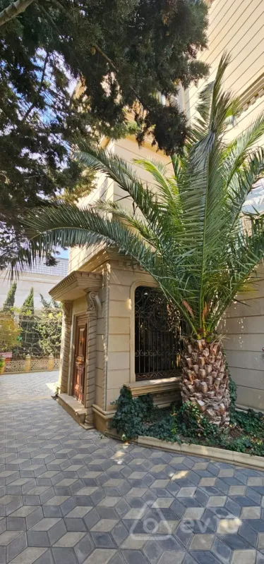 Satılır 4 otaqlı həyət evi 381 m²