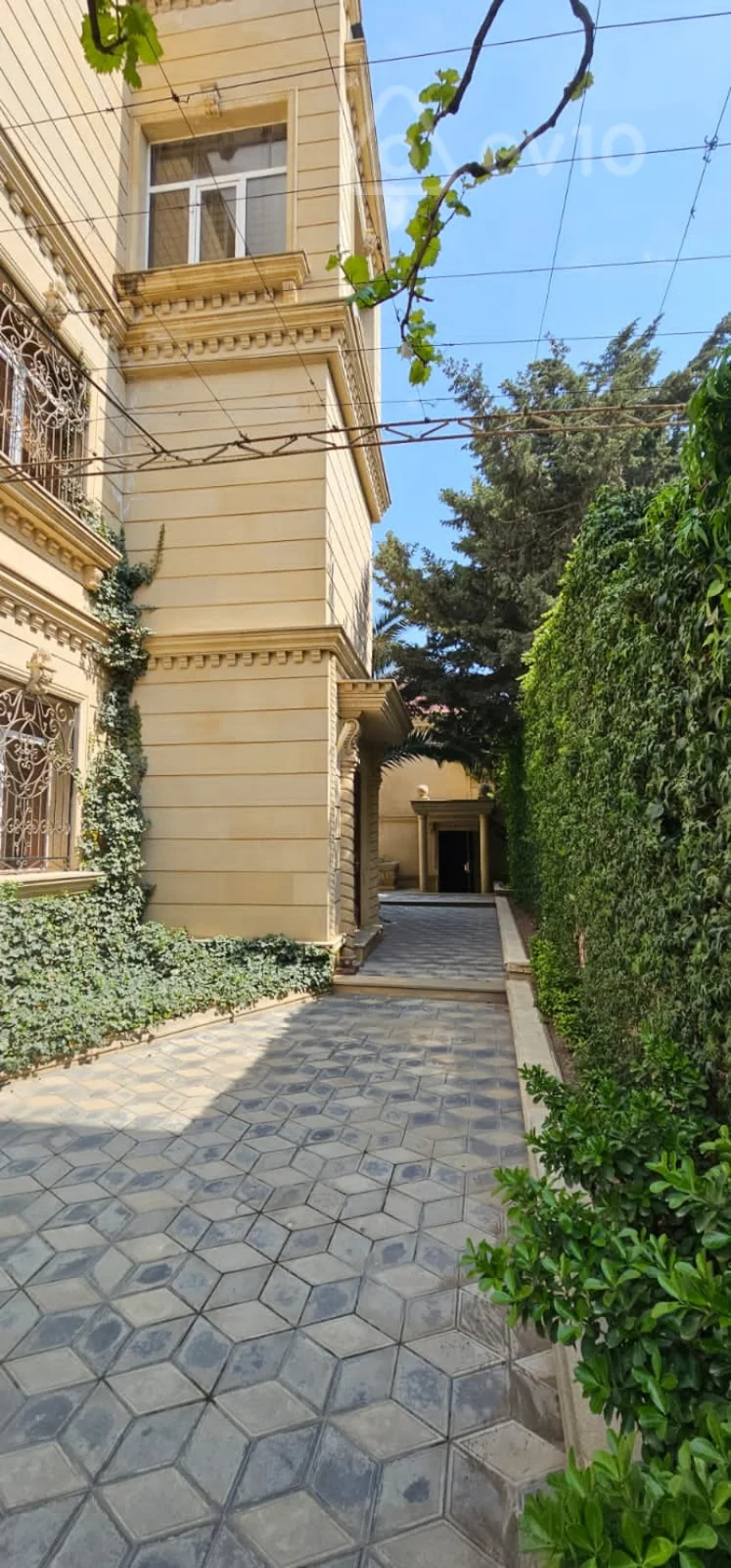 Satılır 4 otaqlı həyət evi 381 m²