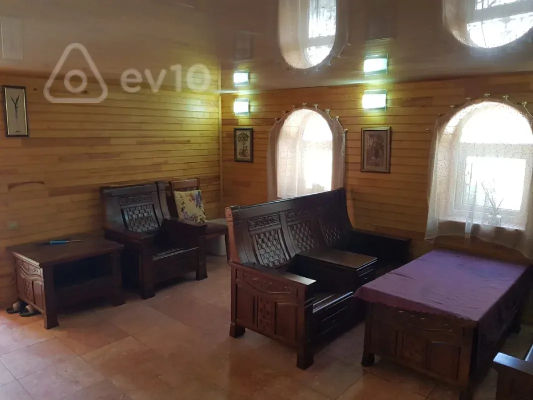 Satılır 4 otaqlı həyət evi 381 m²