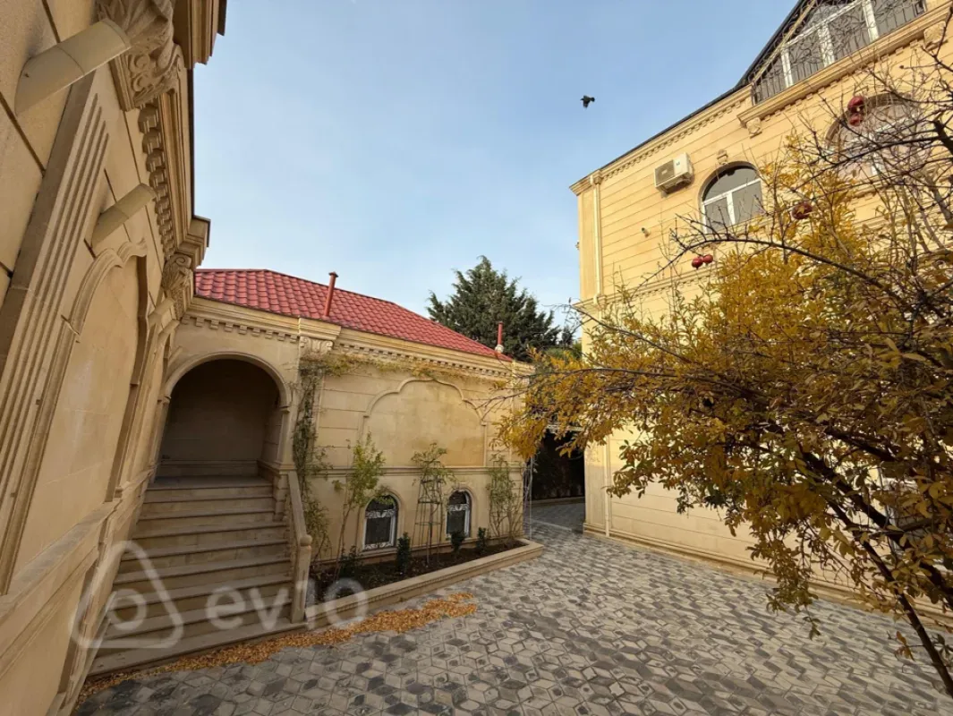 Satılır 4 otaqlı həyət evi 381 m²