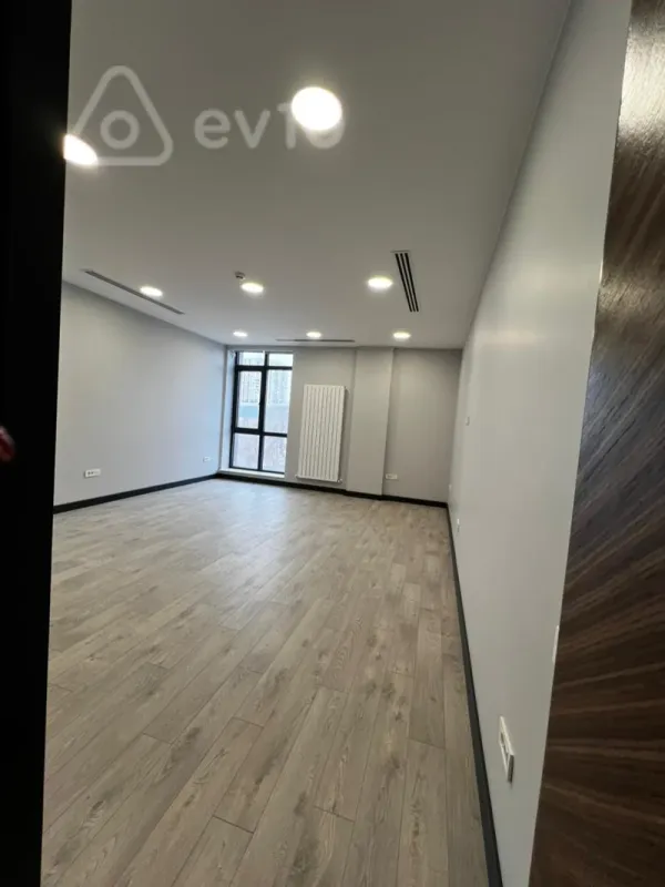 Kirayə verilir 1 otaqlı ofis 78 m²