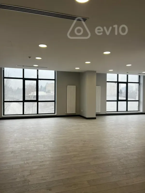 Kirayə verilir 1 otaqlı ofis 78 m²