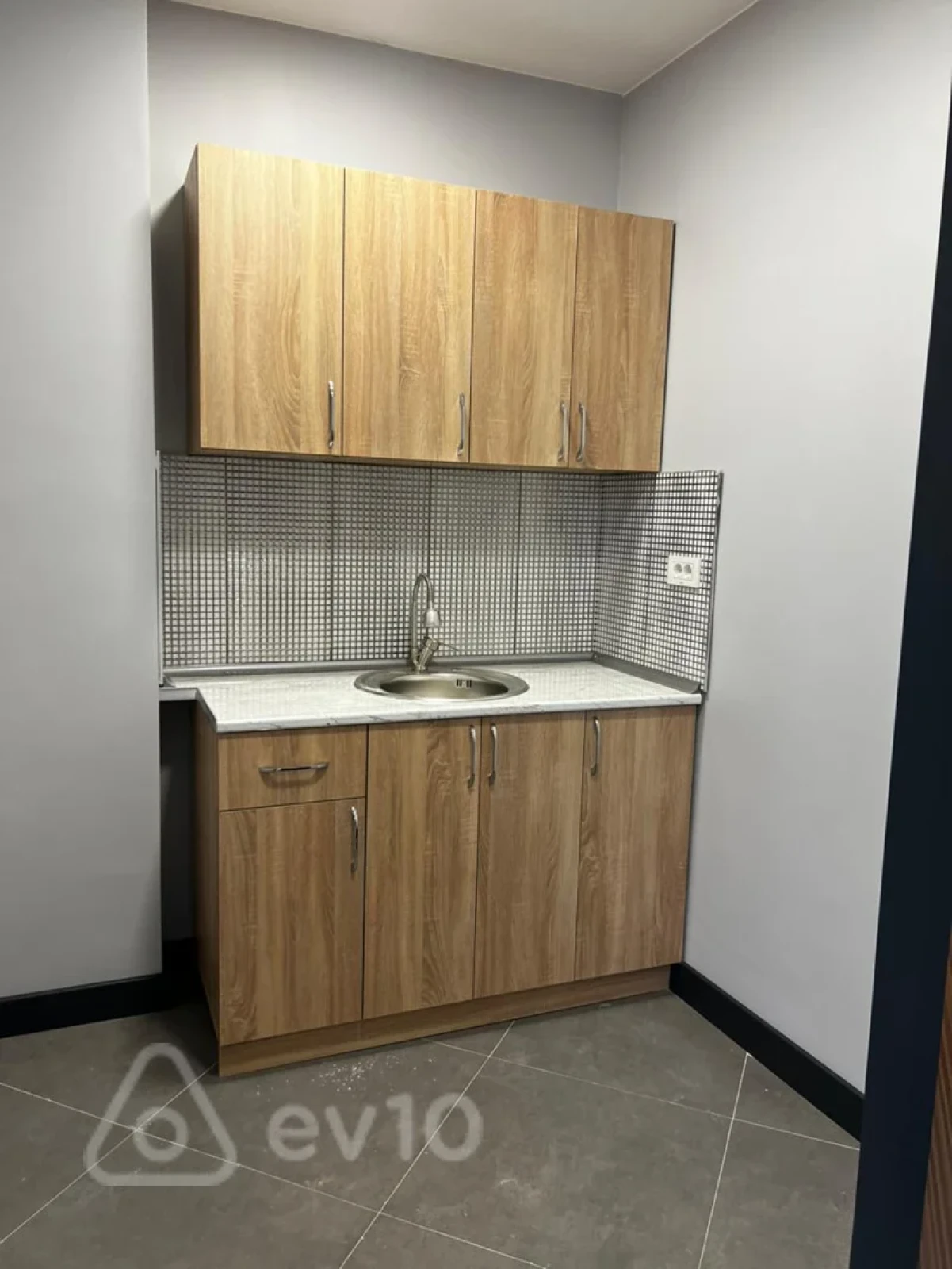 Kirayə verilir 1 otaqlı ofis 78 m²