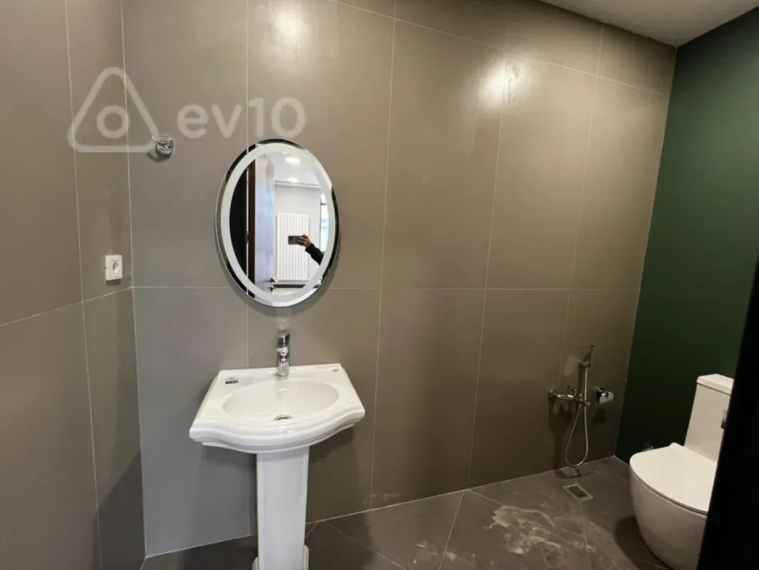 Kirayə verilir 1 otaqlı ofis 78 m²