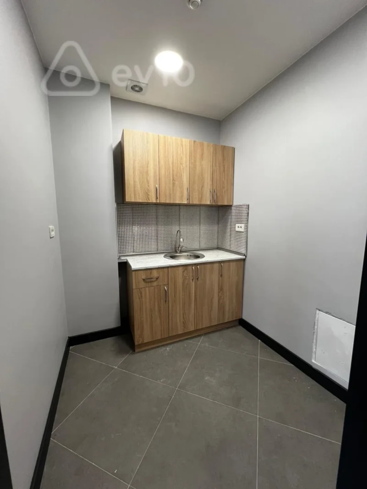 Kirayə verilir 1 otaqlı ofis 78 m²
