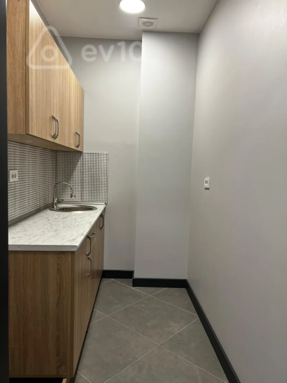 Kirayə verilir 1 otaqlı ofis 78 m²