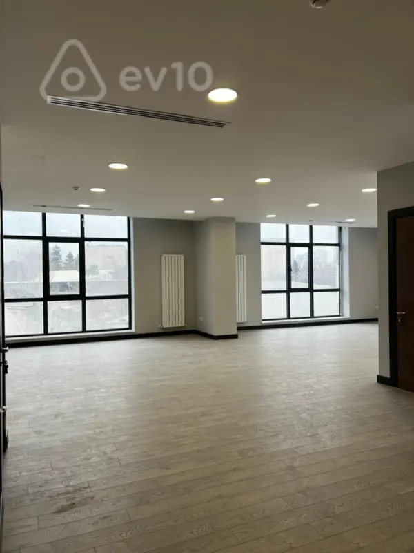 Kirayə verilir 1 otaqlı ofis 78 m²