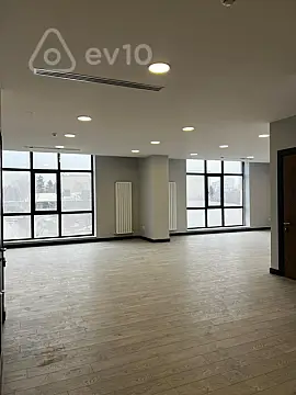 Kirayə verilir 1 otaqlı ofis 78 m²