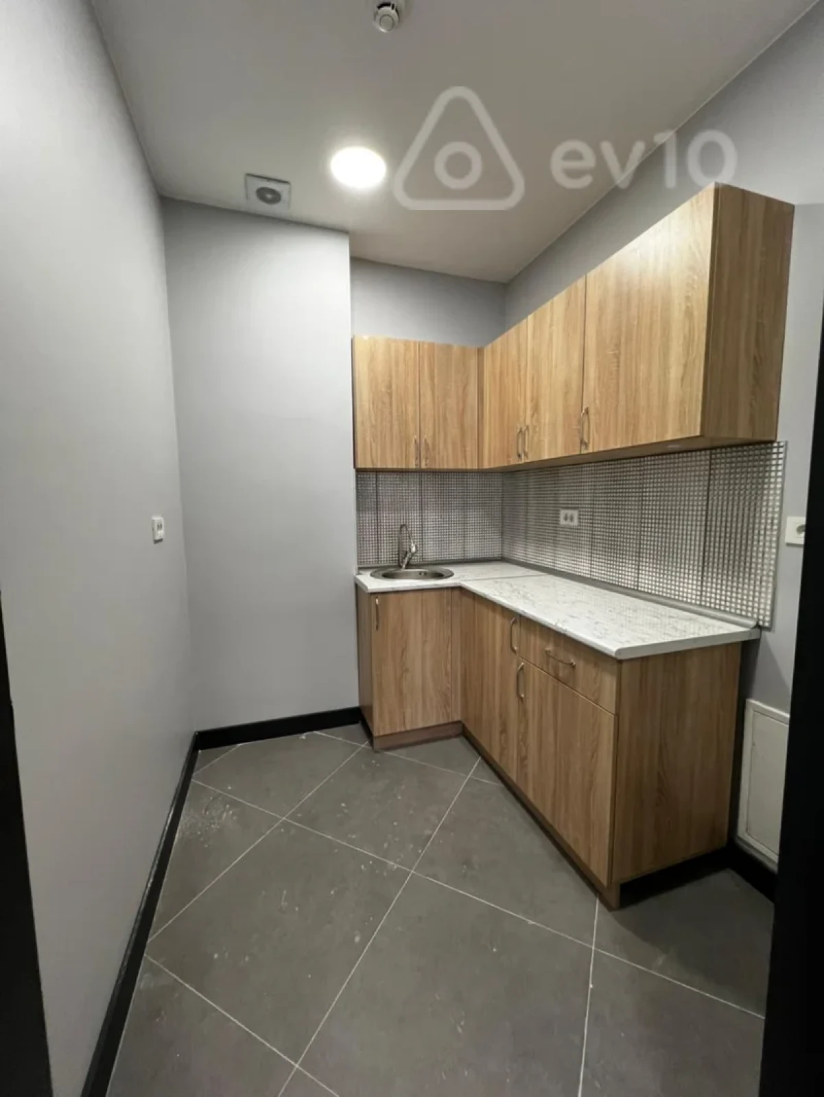 Kirayə verilir 1 otaqlı ofis 78 m²