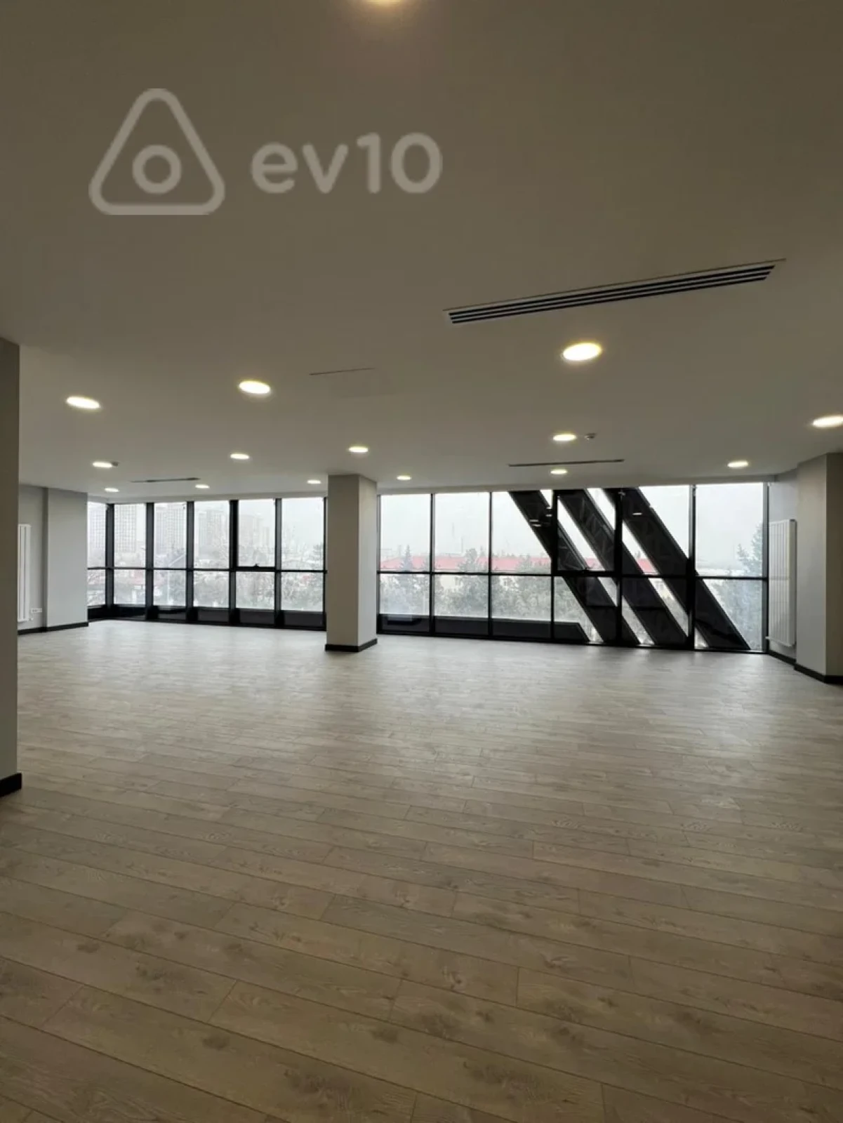 Kirayə verilir 1 otaqlı ofis 78 m²