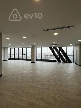 Kirayə verilir 1 otaqlı ofis 78 m²