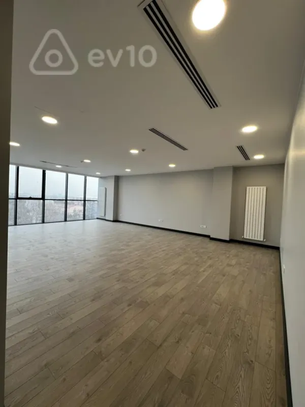 Kirayə verilir 1 otaqlı ofis 78 m²