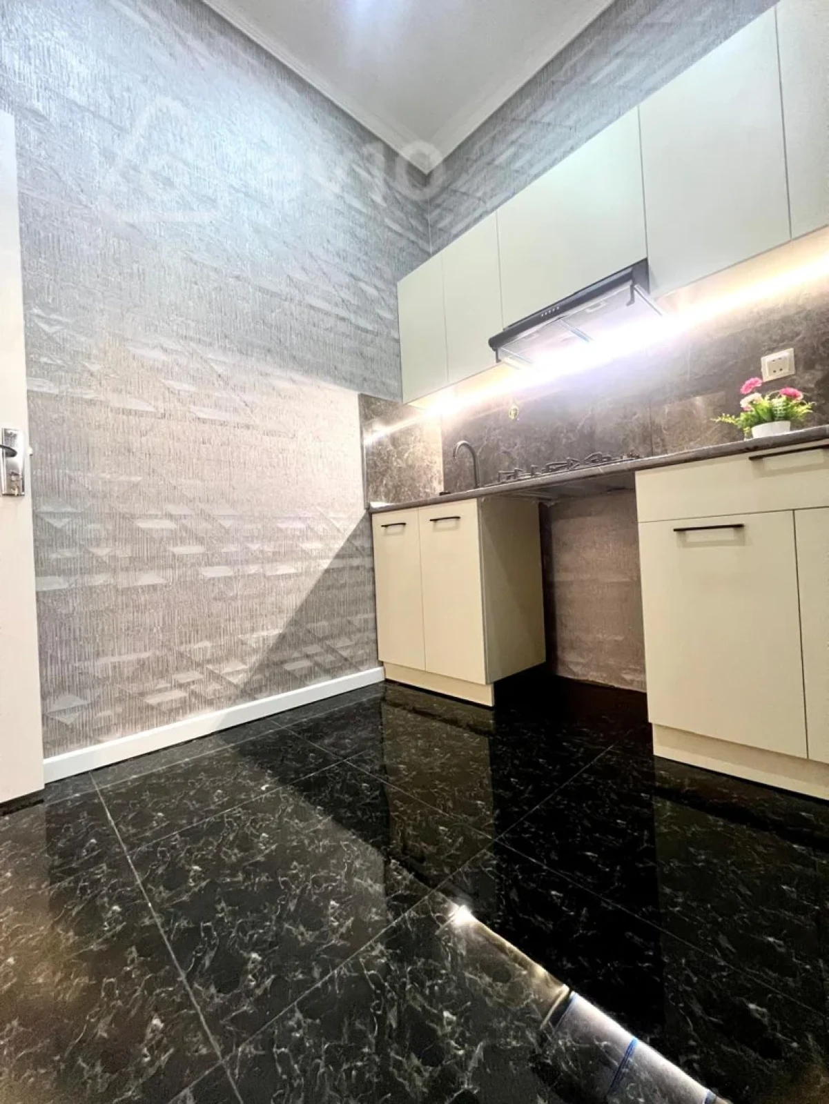 Satılır 3 otaqlı yeni tikili 95 m²
