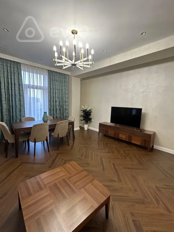 Kirayə verilir 3 otaqlı yeni tikili 128 m²