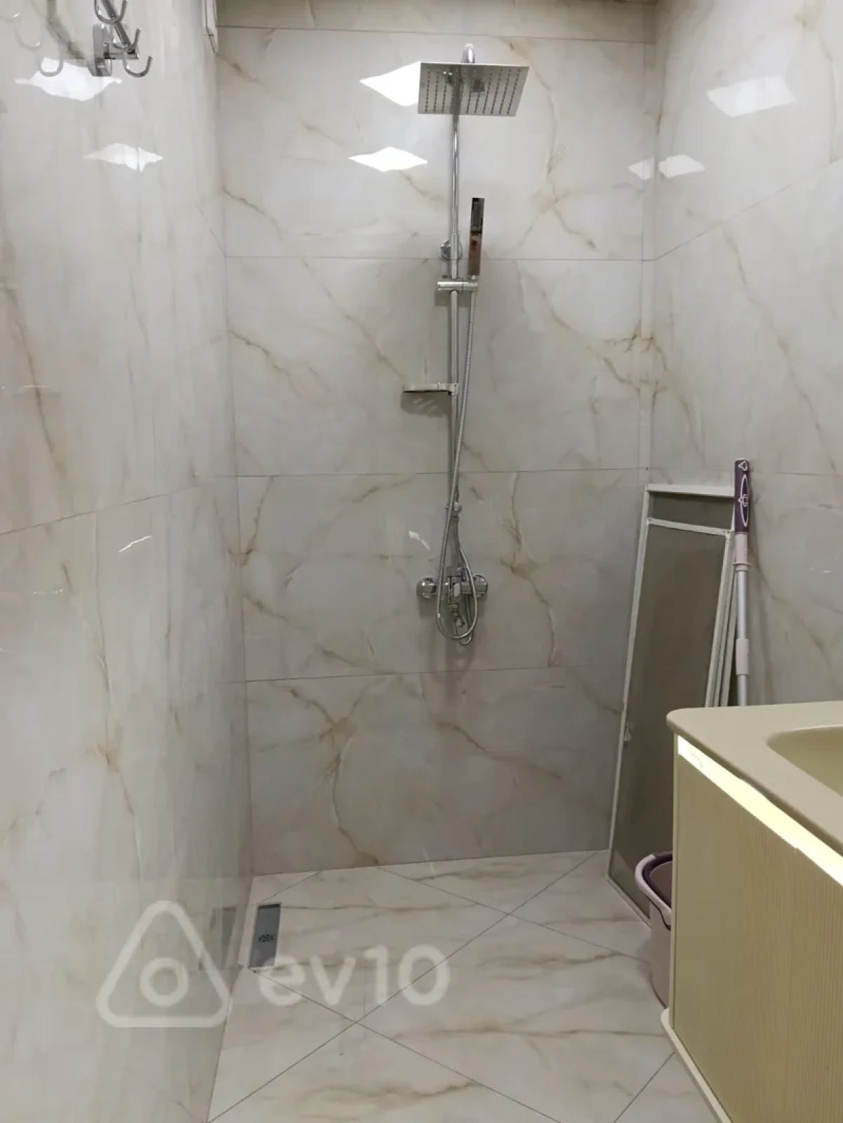 Kirayə verilir 2 otaqlı köhnə tikili 76 m²