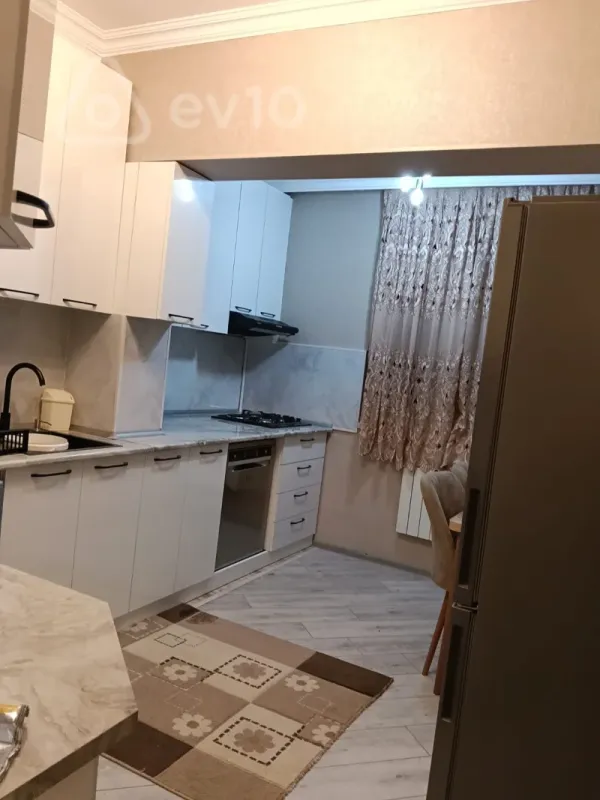 Kirayə verilir 2 otaqlı köhnə tikili 76 m²