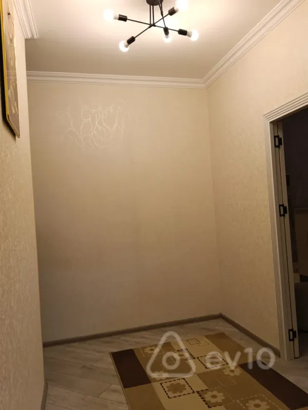 Kirayə verilir 2 otaqlı köhnə tikili 76 m²
