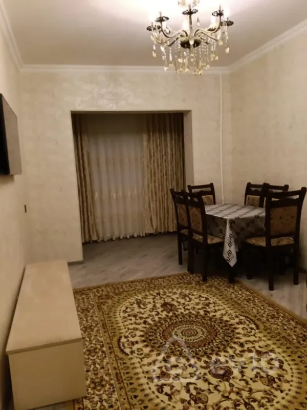 Kirayə verilir 2 otaqlı köhnə tikili 76 m²
